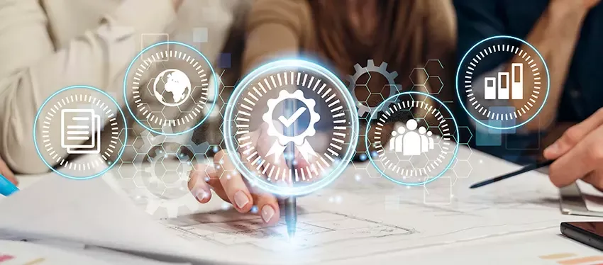 Equipo de trabajo con símbolos relativos a la automatización de procesos