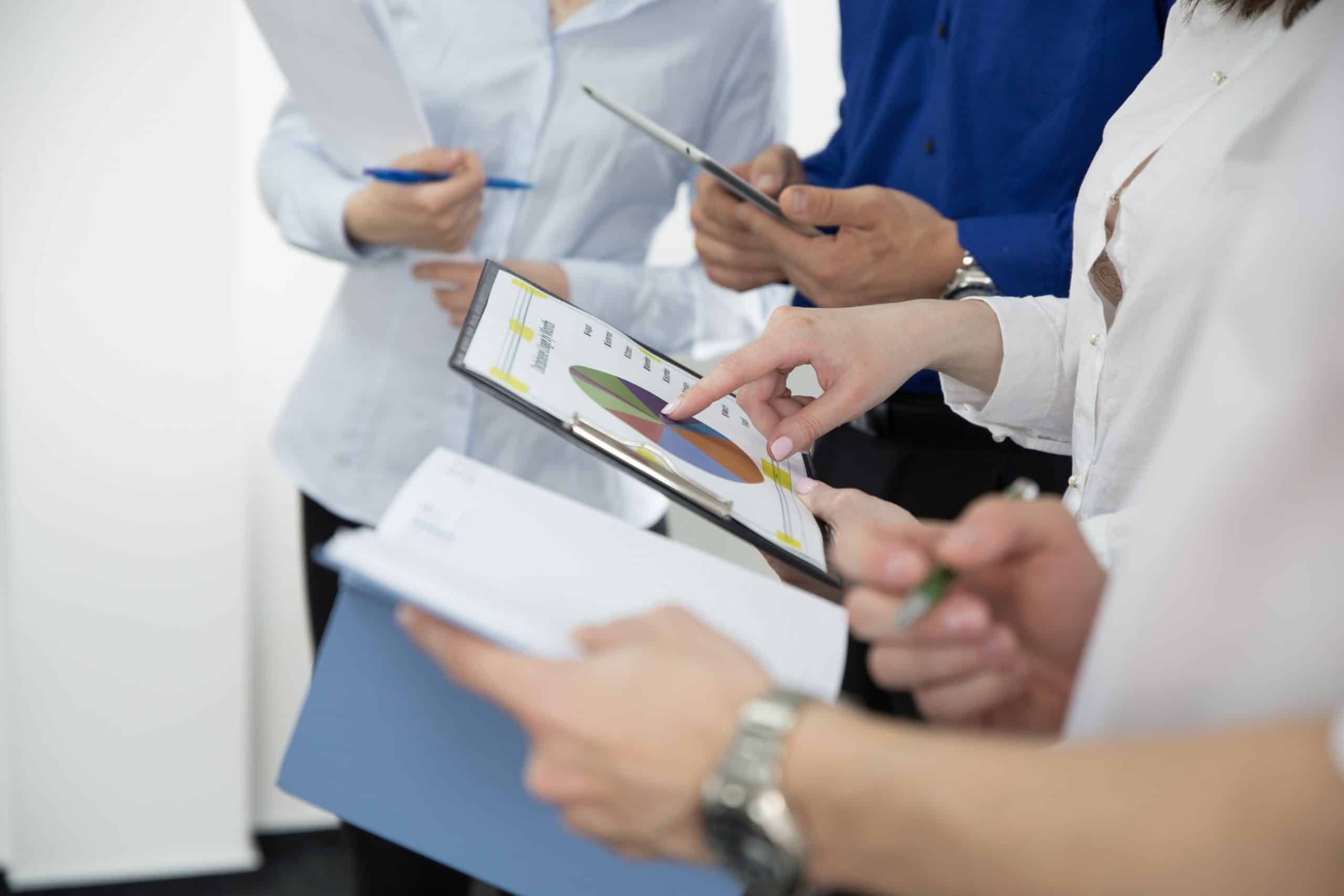 Compañeros frente a un curso Project Operations