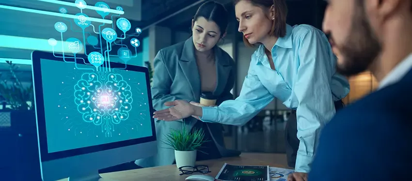 Equipo de trabajo frente a herramientas de inteligencia artificial y big data