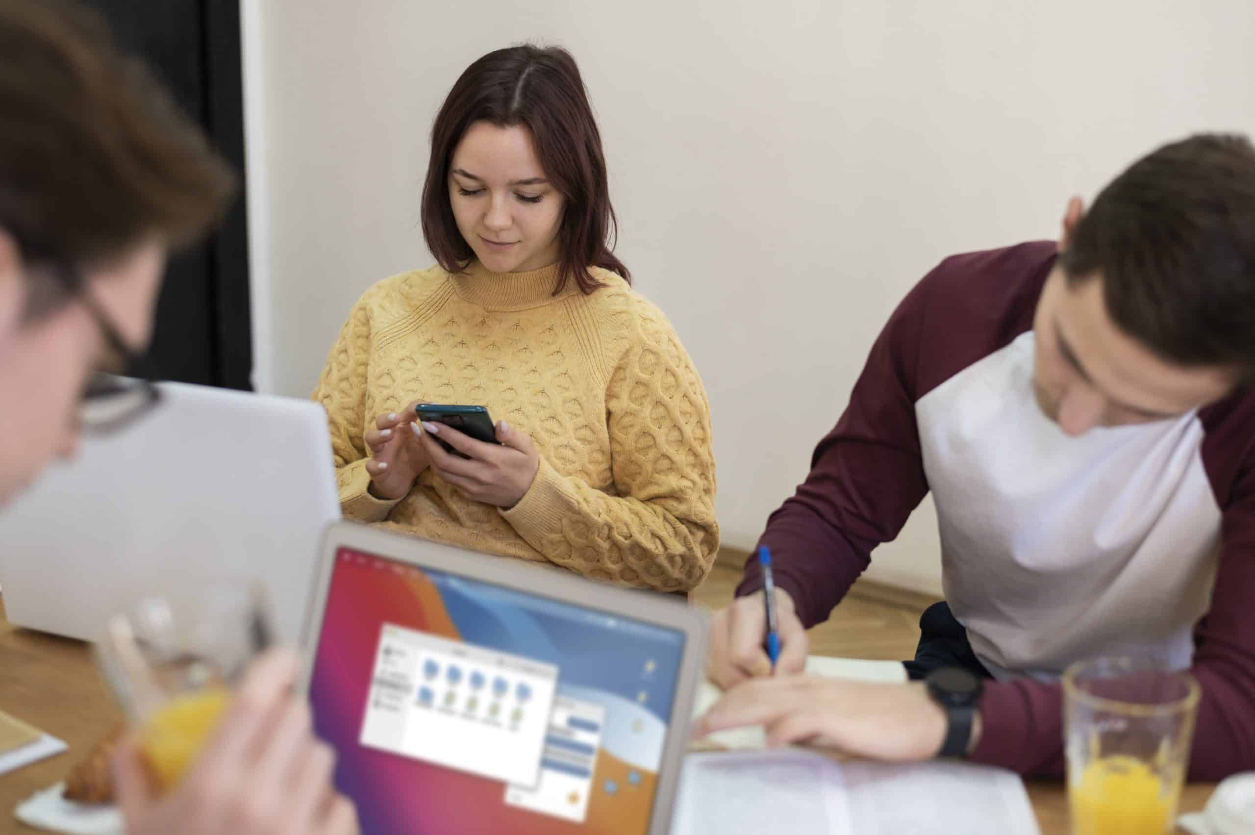 Call Center con operadores que han realizado un curso Customer Experience