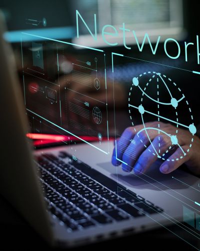 Equipo de estudiantes que se prepara el curso Microsoft Azure Fundamentals