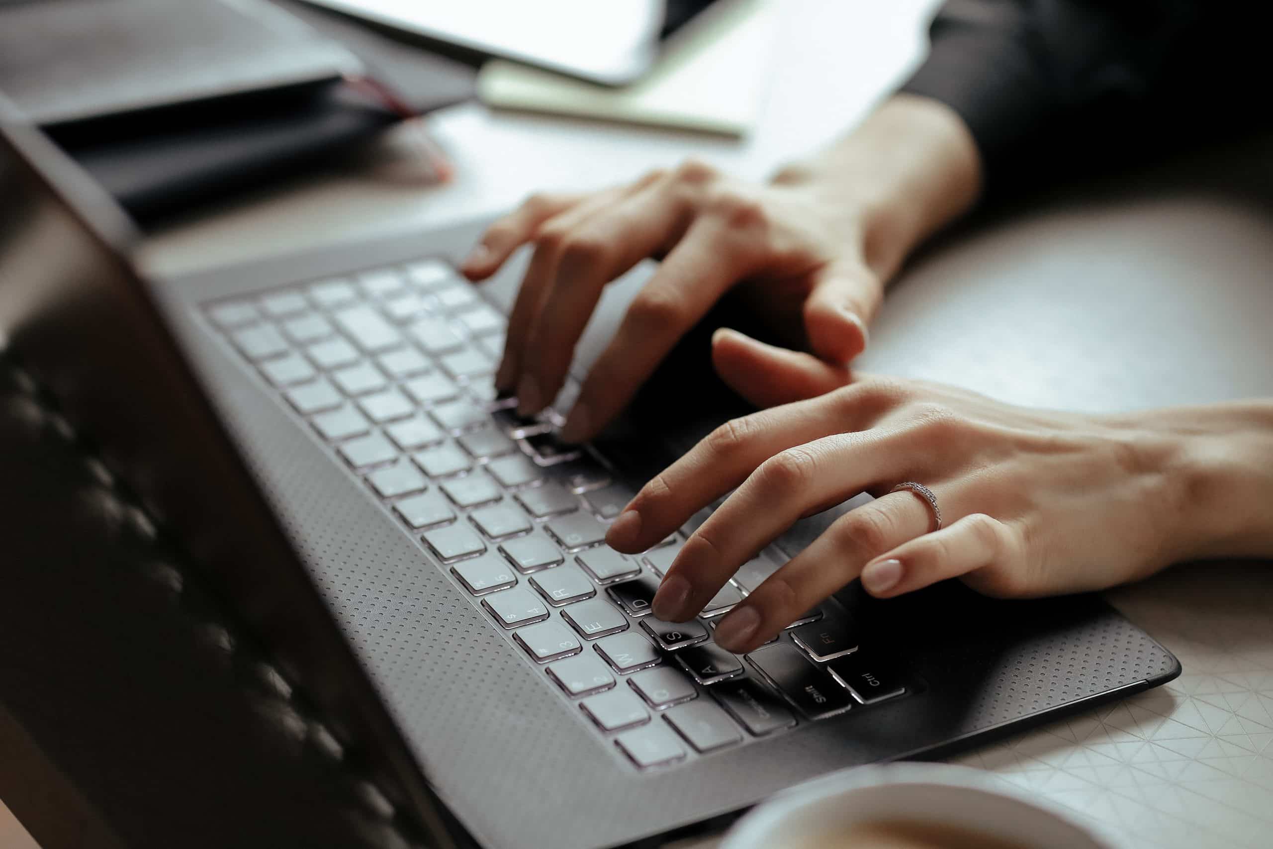 Perfil IT administrando un entorno de Power Patform RPA para empresas