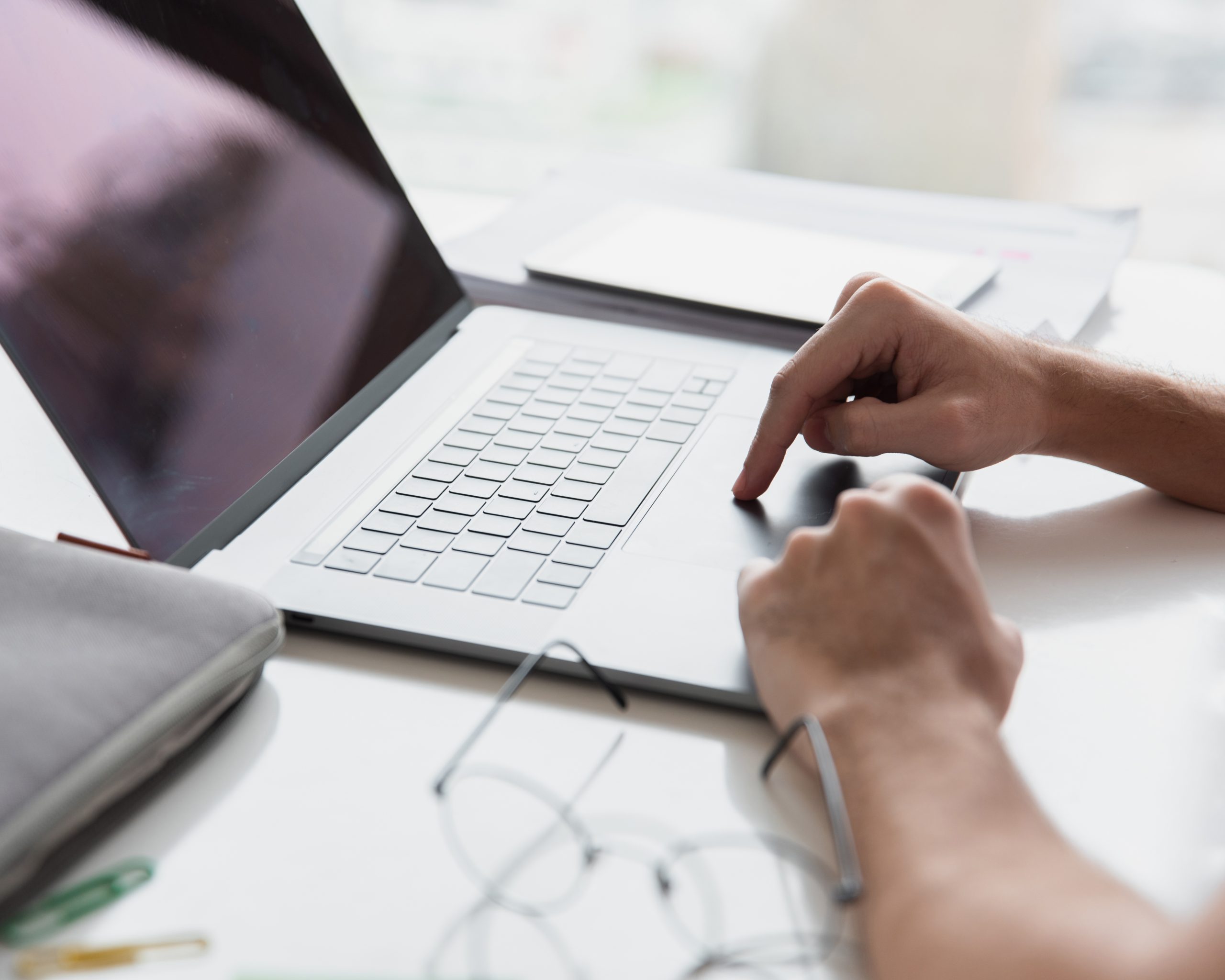 Alumno accediendo al curso AzureGraph desde un dispositivo portátil