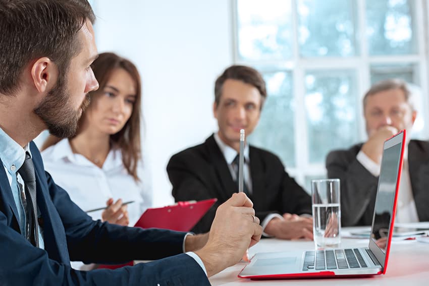 Equipo de trabajo que ofrece servicios tecnológicos para empresas 
