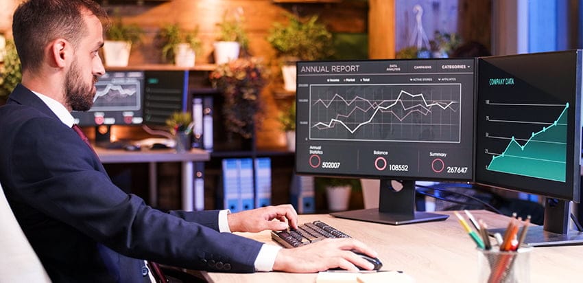 Ingeniero aplicando la inteligencia artificial y big data a empresas 