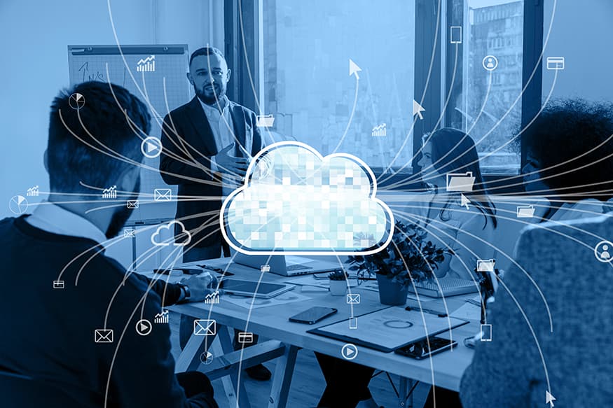 Profesional IT ofreciendo servicios de Infraestructura Cloud a empresas 