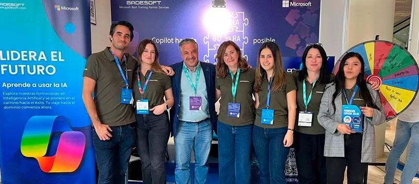 equipo de Gadesoft en el stand de Aslan 2024 