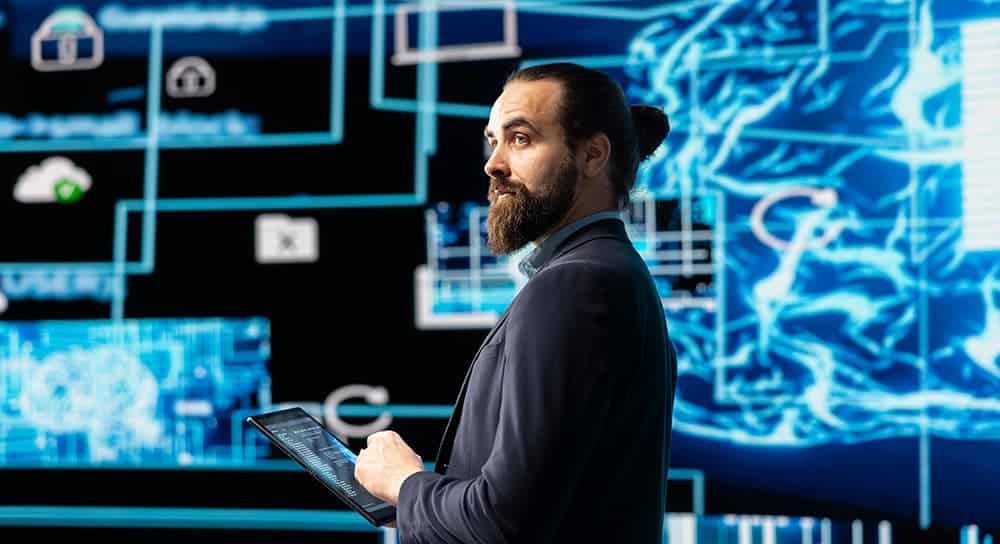 Perfil IT controlando la seguridad en departamentos empresariales