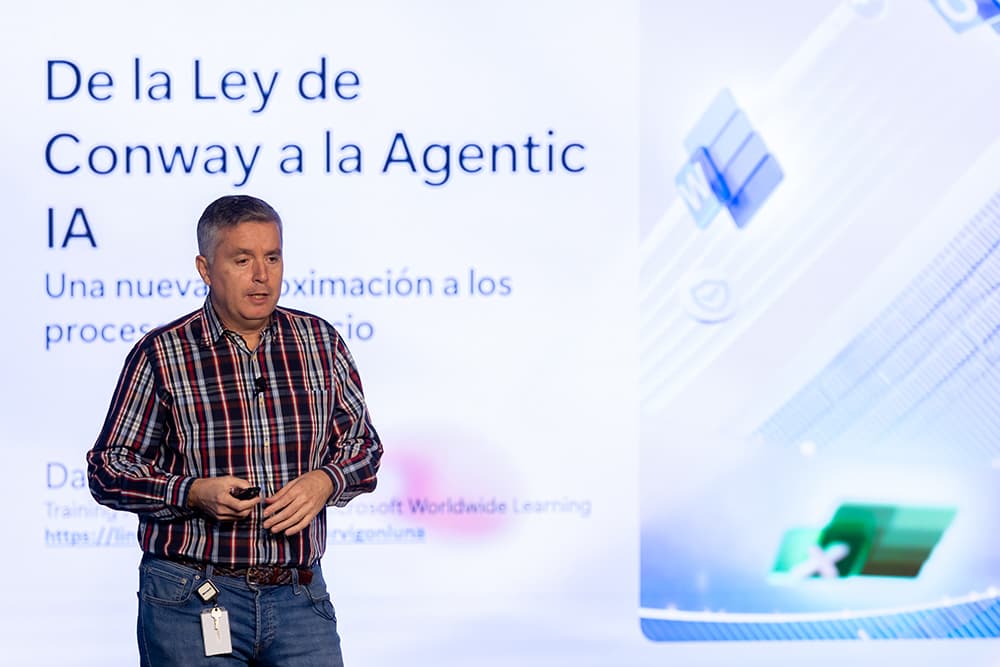 David Cervigón presentando Agentes de IA con Copilot Studio 
