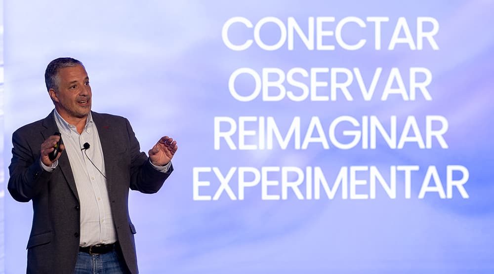 Ignacio González presentando un nuevo programa Gadesoft Core 